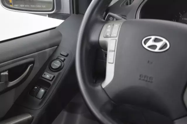 Hyundai Grand Starex 2012