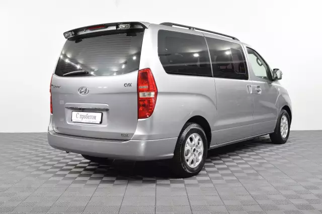 Hyundai Grand Starex 2012