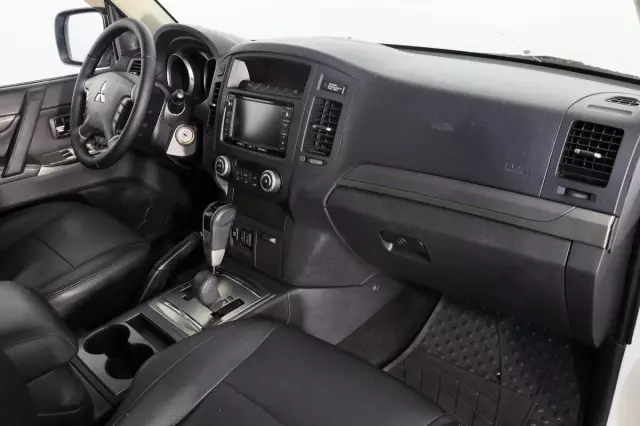 Mitsubishi Pajero 2015