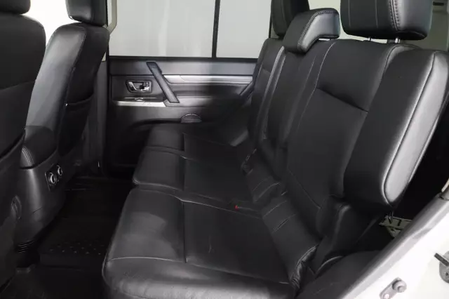 Mitsubishi Pajero 2015