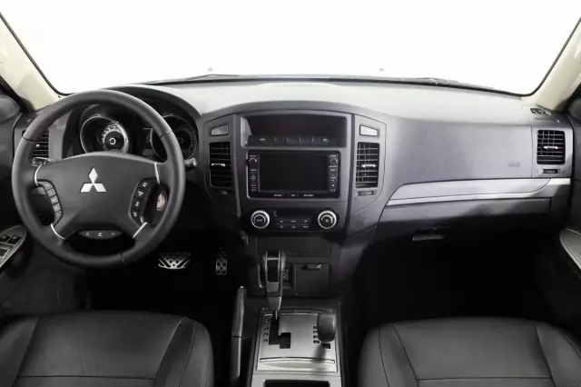 Mitsubishi Pajero 2015