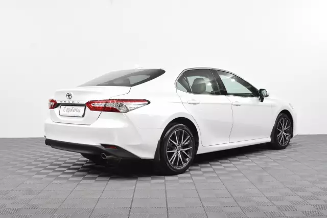 Toyota Camry 2021