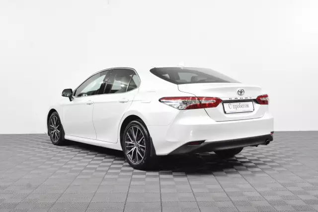 Toyota Camry 2021