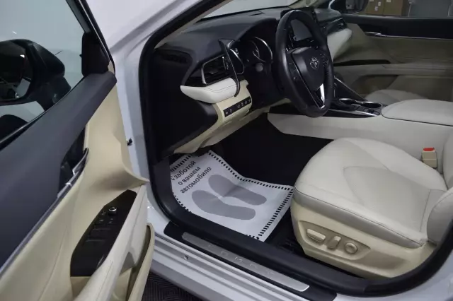 Toyota Camry 2021