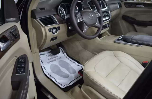 Mercedes-Benz M-Класс 2012