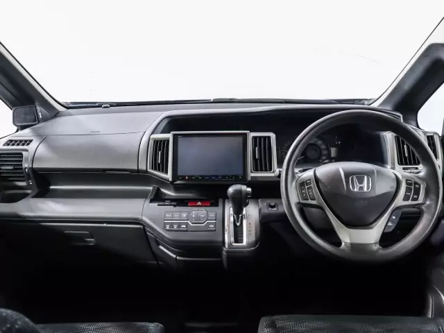 Honda Stepwgn 2015