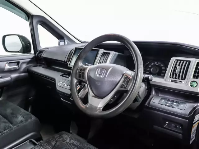 Honda Stepwgn 2015