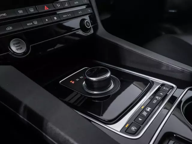 Jaguar F-Pace 2016