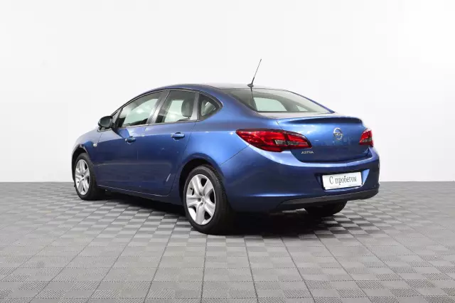Opel Astra 2013