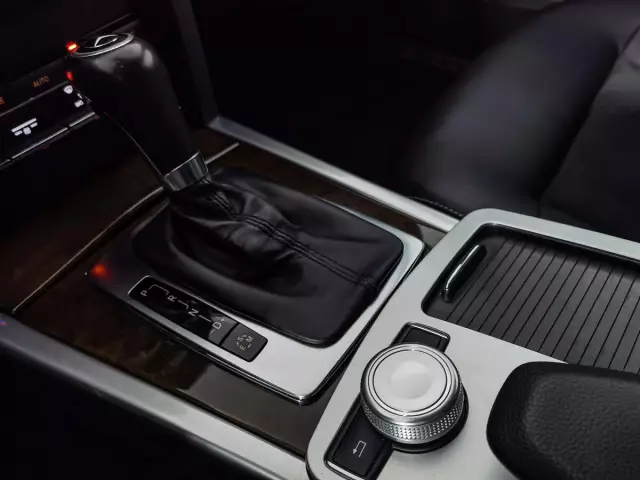 Mercedes-Benz E-Класс 2012