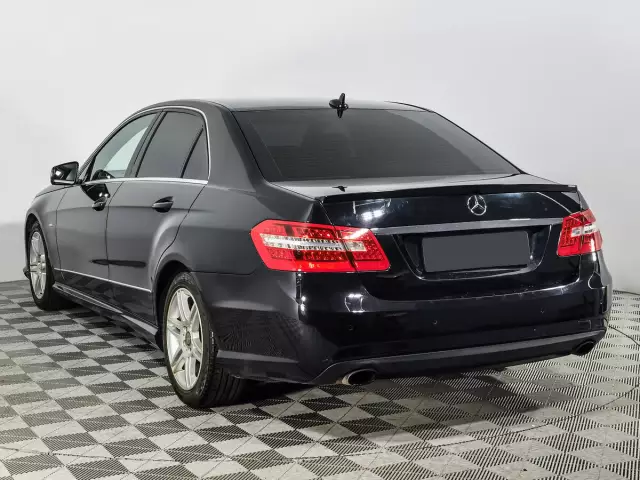 Mercedes-Benz E-Класс 2012