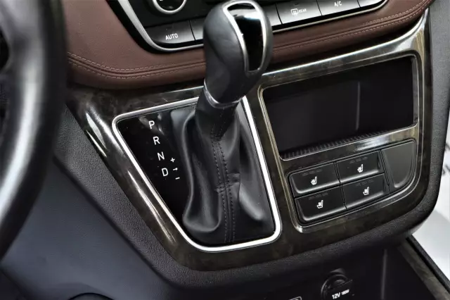 Hyundai Grand Starex 2019