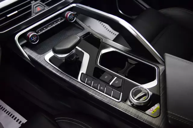 Geely Tugella 2021