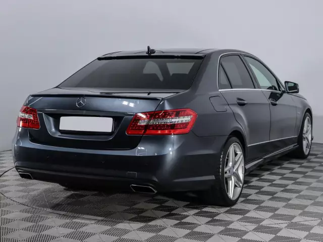 Mercedes-Benz E-Класс 2013