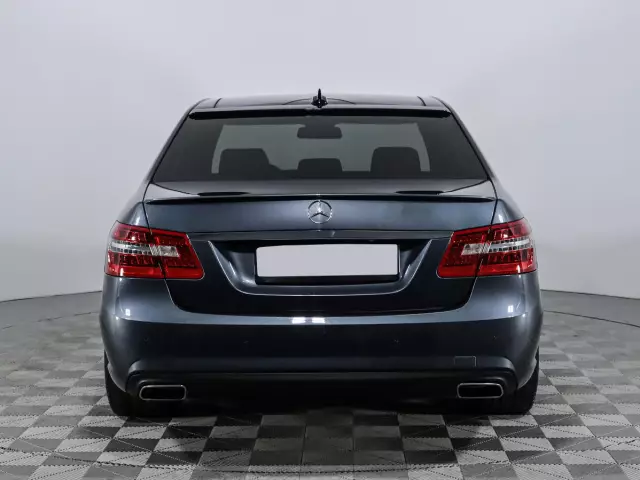 Mercedes-Benz E-Класс 2013