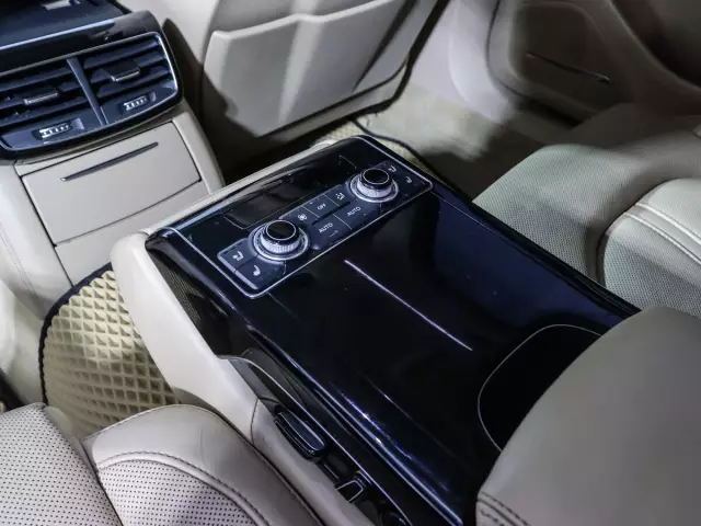 Audi A8 2011
