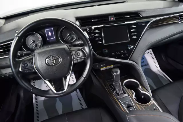 Toyota Camry 2019