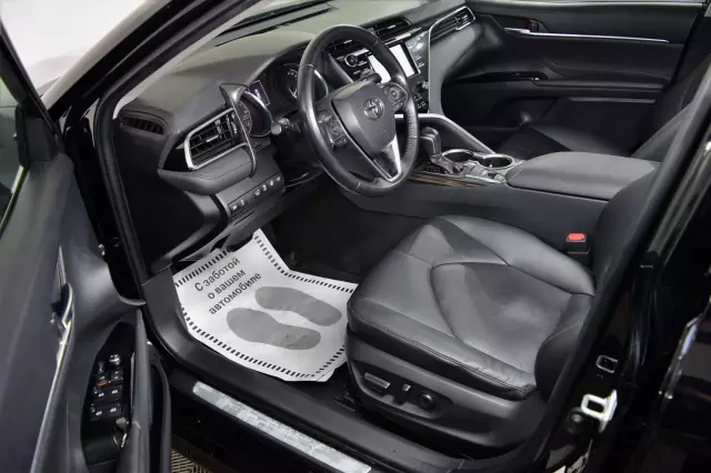 Toyota Camry 2019