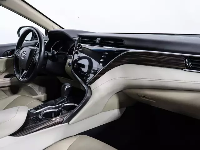 Toyota Camry 2019
