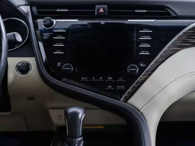 Toyota Camry 2019
