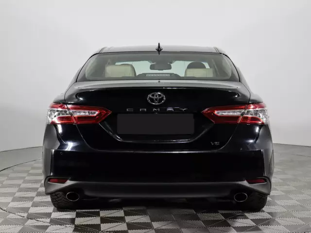 Toyota Camry 2019