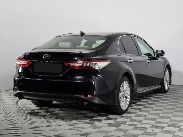 Toyota Camry 2019