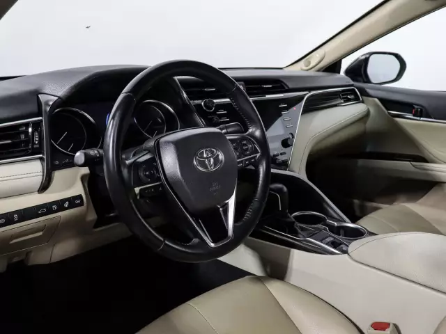 Toyota Camry 2019