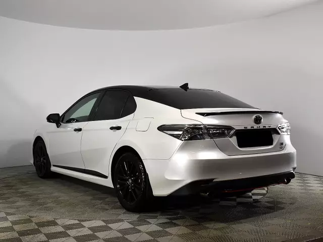 Toyota Camry 2021