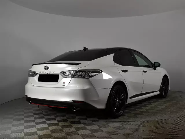 Toyota Camry 2021