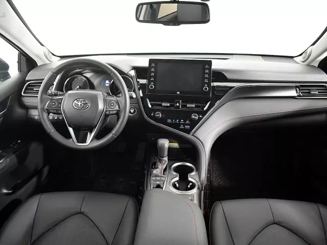 Toyota Camry 2021