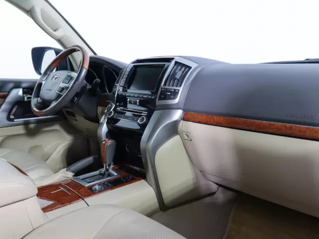 Toyota Land Cruiser 2012