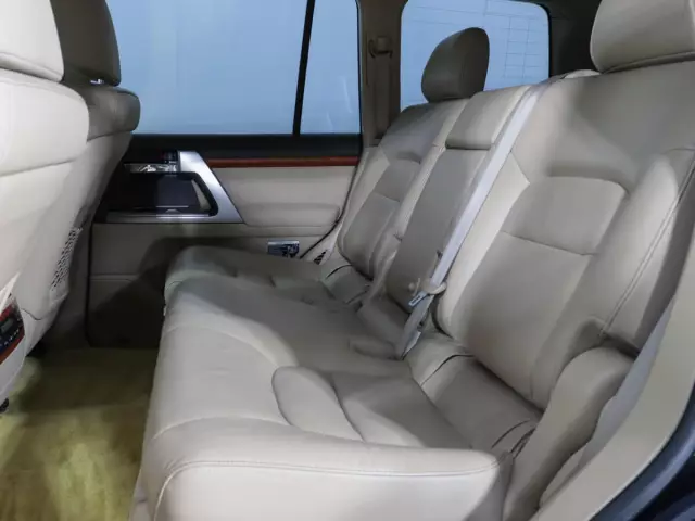 Toyota Land Cruiser 2012