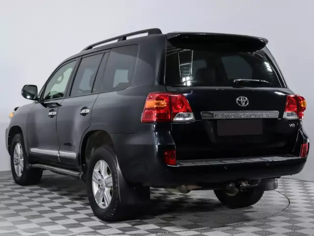Toyota Land Cruiser 2012