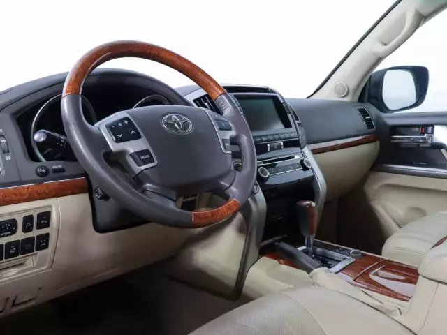 Toyota Land Cruiser 2012
