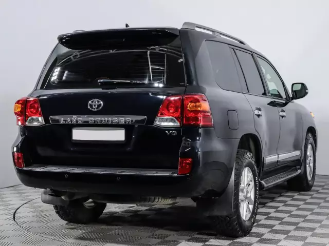 Toyota Land Cruiser 2013