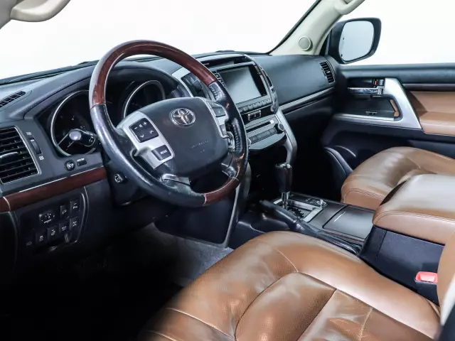 Toyota Land Cruiser 2013