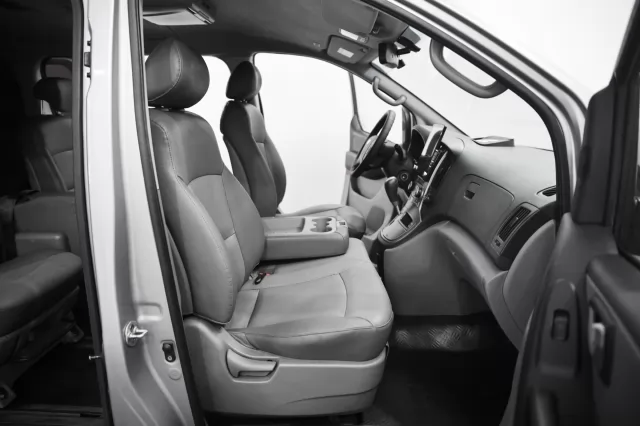 Hyundai Grand Starex 2012