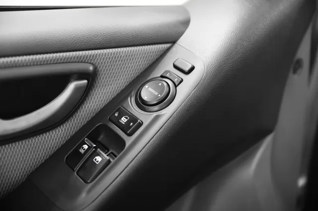 Hyundai Grand Starex 2012