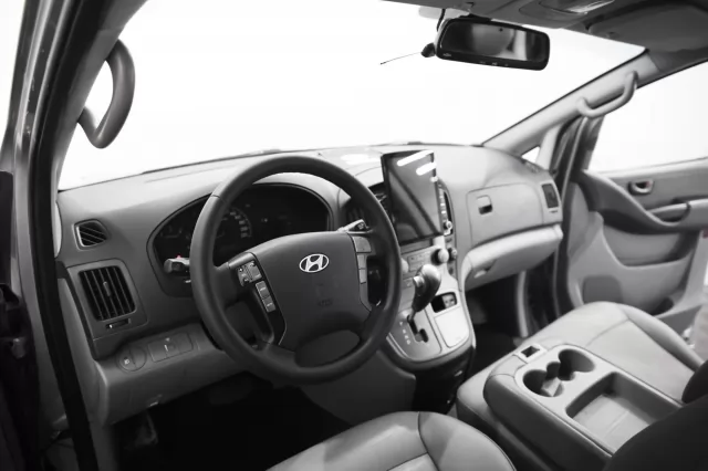 Hyundai Grand Starex 2012