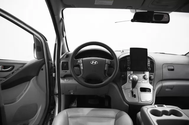 Hyundai Grand Starex 2012
