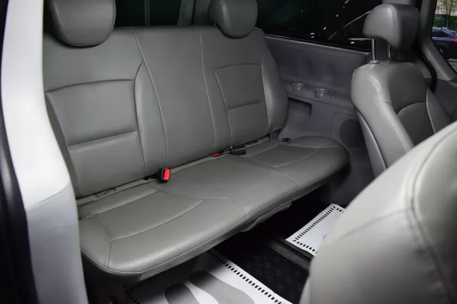 Hyundai Grand Starex 2012