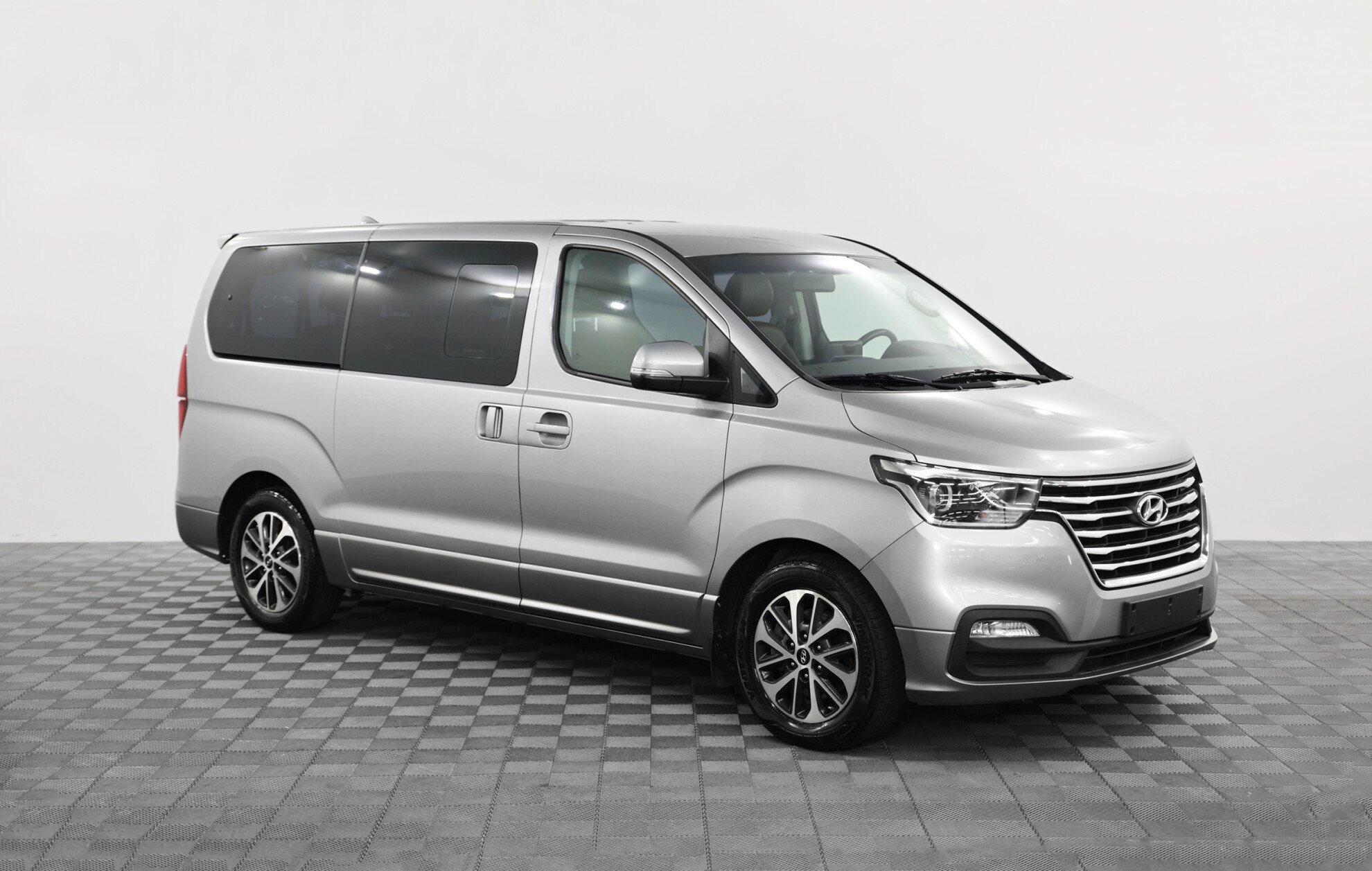 Hyundai Grand Starex 2019