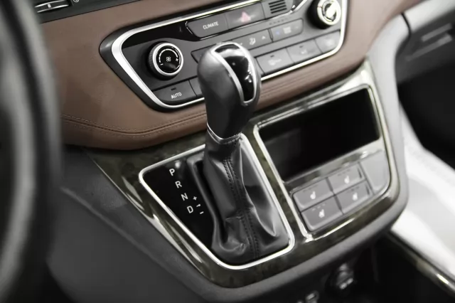 Hyundai Grand Starex 2019