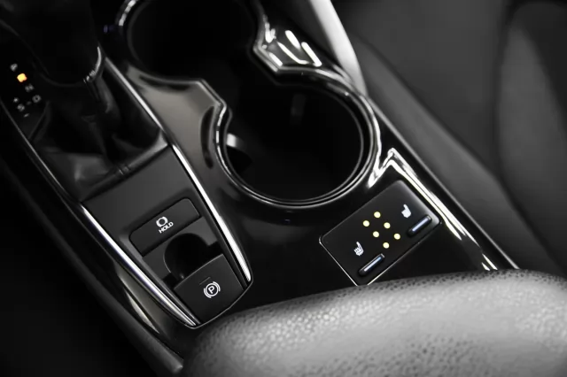 Toyota Camry 2021