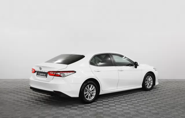 Toyota Camry 2021