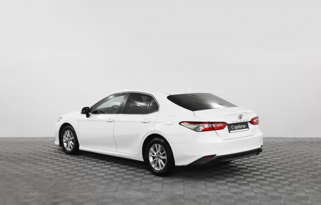 Toyota Camry 2021