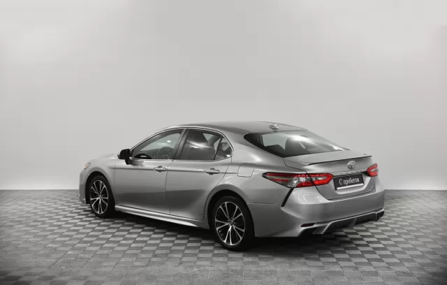 Toyota Camry 2021