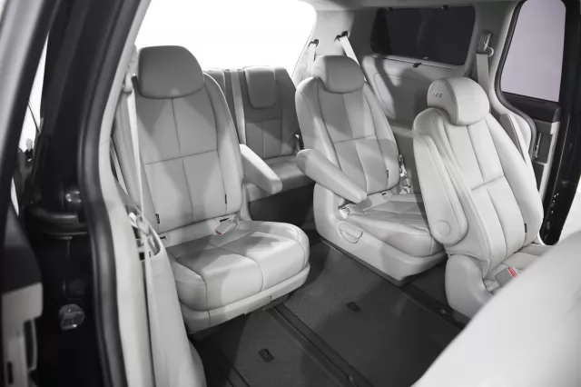 Kia Carnival 2015