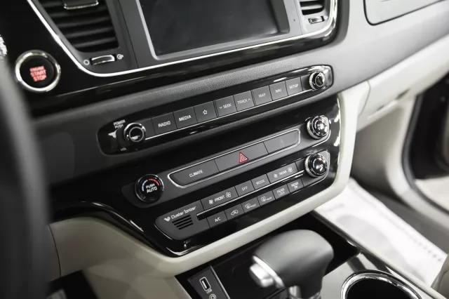 Kia Carnival 2015