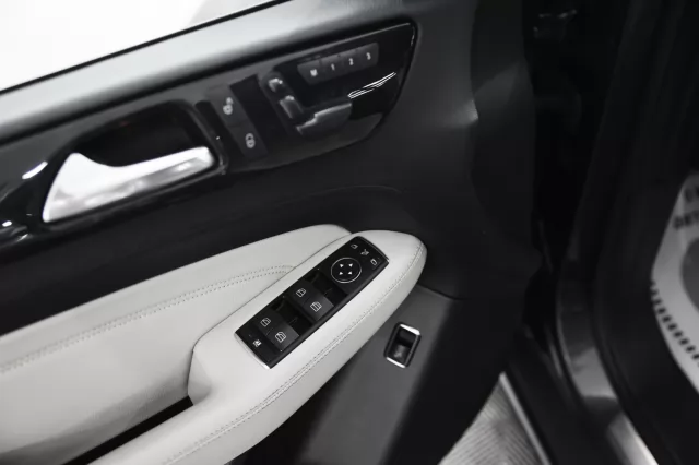 Mercedes-Benz M-Класс 2015